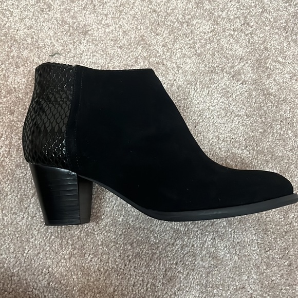 Vionic Black Boots - Picture 3 of 6